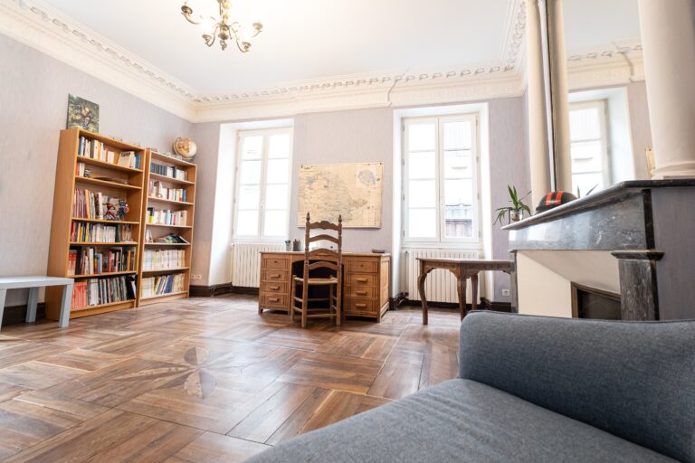 Bureau - Belvédère de Montmiral